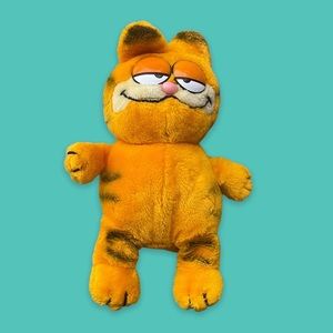 Vintage 1981 Garfield Fun Farm plush - cute chunky toy